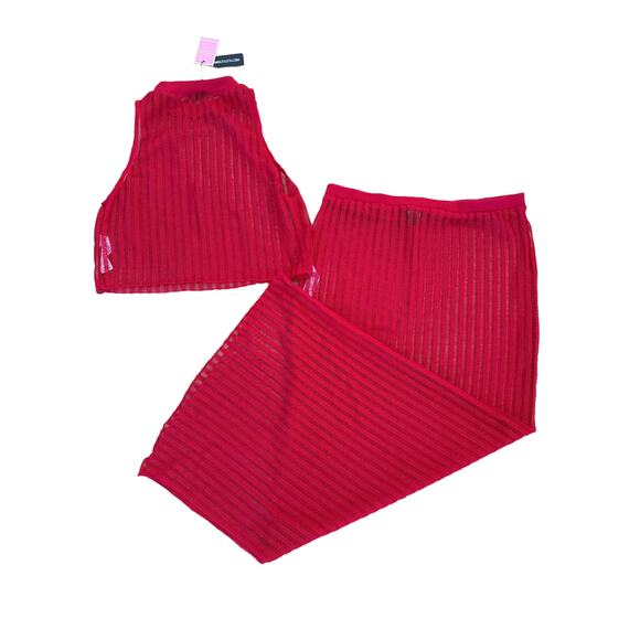 PrettyLittleThing Plus - Distressed Ladder Detail Knit Top & Midi Skirt in Red - Picture 5 of 6